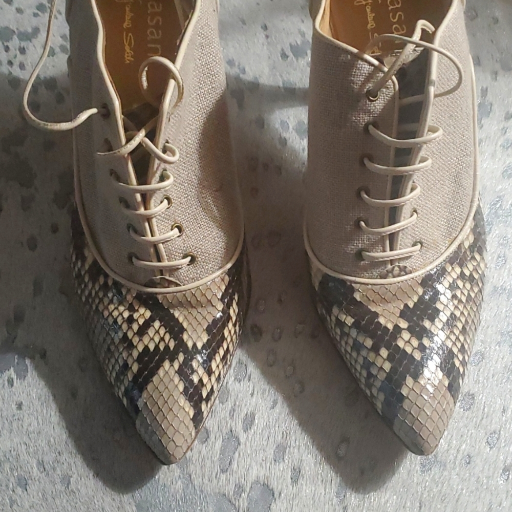 Genuine Snakeskin and Linen Te Casan heels